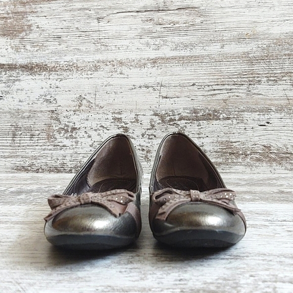 NWOT Etienne Aigner Patent Leather Silver Flats - Picture 6 of 16